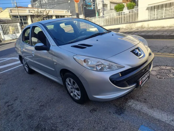 Peugeot 207 Sedan Passion XR 1.4 Flex 8V 4P 2011