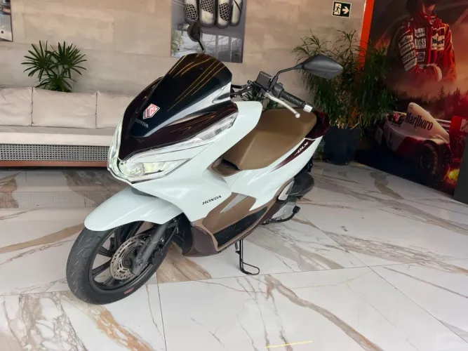 Honda Pcx DLX ano 2021 Conservada