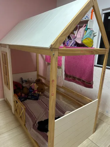 Cama montessoriana infantil