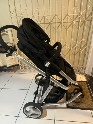 Carrinho de bebê com bebê conforto Mobi Safety 1st