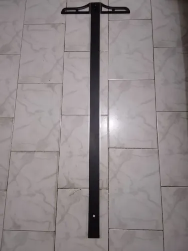 RÉGUA T FENÓLICA COM BORDA ACRÍLICA COR MARROM 100 CM.
