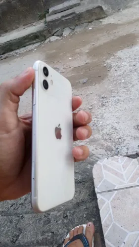 iPhone 11 em perfeito estado funcionando