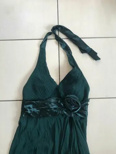 Vendo vestido semi novo feata verde musgo