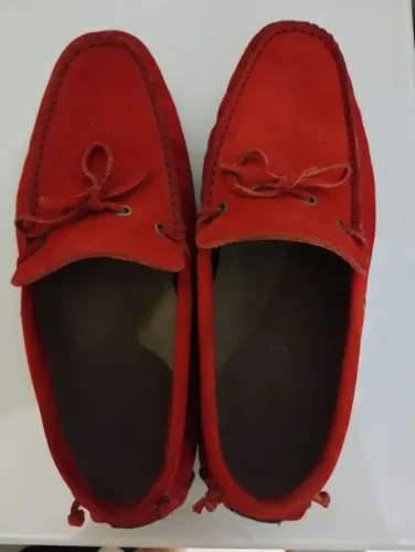 Vendo NOVO mocassim vermelho 