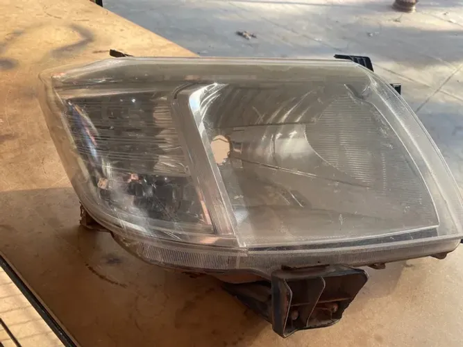 Farol Hilux 2015 LD original