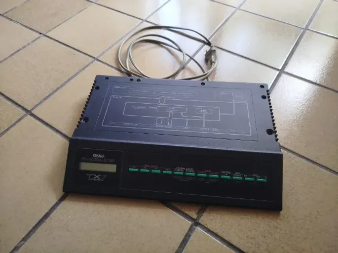 Yamaha TX7 - (DX7 em formato módulo)