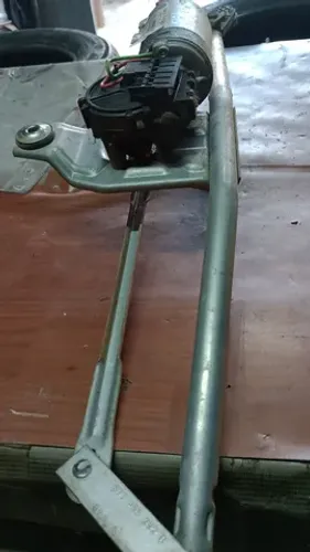 Limpador de para-brisa com motor gol G4 Ano 2012.
