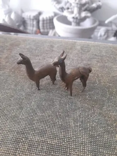 Bibelôs pequenos em bronze modelo lhama