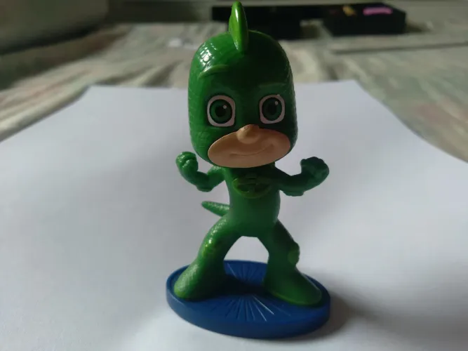 BONECO MINIATURA LAGARTIXO PJ MASKS