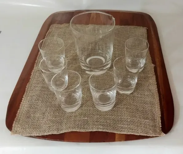 Jogo de cristal nobre. Caldereta + 6 Copinhos de aperitivo .
