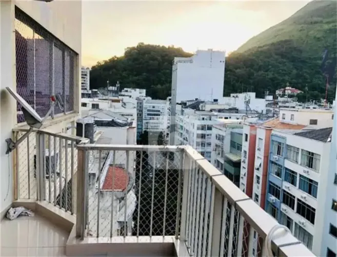 Linda cobertura reformada, com churrasqueira, 100m², 3 quartos, Copacabana