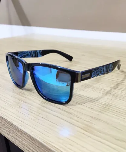 Óculos 1° linha com lente polarizada, design diferenciado.