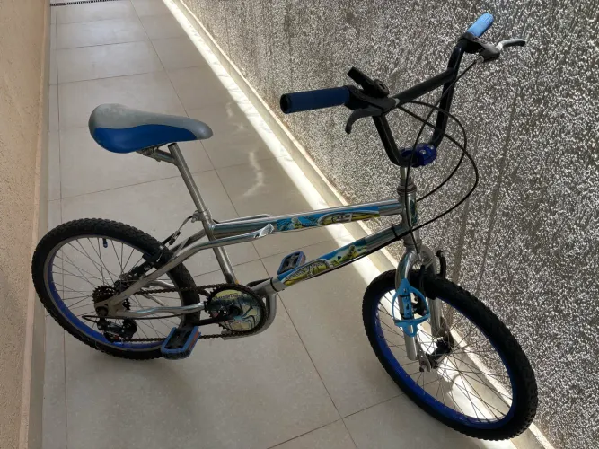 Bicicleta Aro 20 cromada Homem Aranha