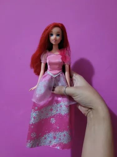 Boneca Ariel pequena sereia
