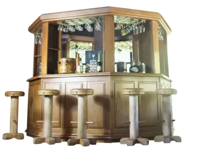 Bar de madeira rustica elegante e Bancos