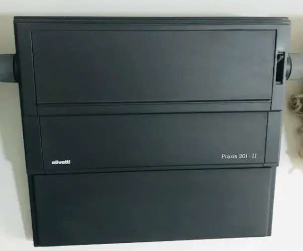 Máquina de escrever elétrica Olivetti Praxis 201-II 