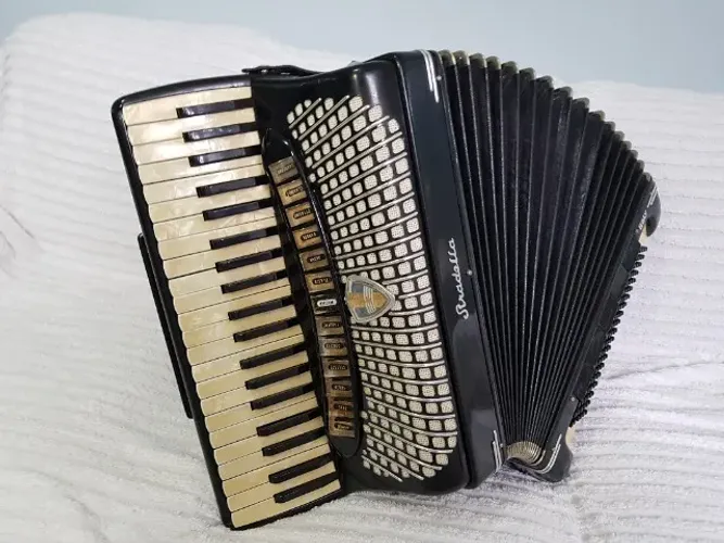 Acordeon Italiana Quarta de Voz Oitavado 120 Baixos
