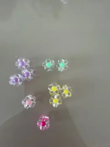 Miçangas de florzinhas coloridas para pulseiras 