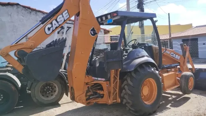 RETROESCAVADEIRA CASE 4X2 2012 EMPLACADA