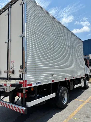 Caminhão Baú Refrigerado Accelo 1016