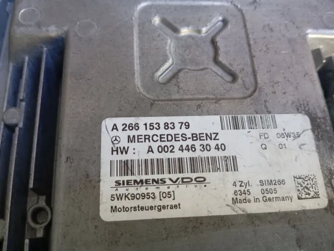 Central Eletrônica Mercedes-Benz A 00 2 446 30 40 Usada 