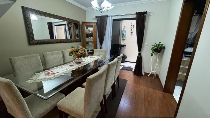 Sobrados à Venda em Araucária: 3 Quartos, Suíte, Condomínio