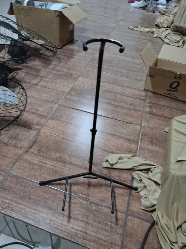 Suporte para violão  ou guitarra, para evitar queda do instrumento.