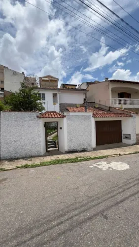 Casa a venda ao lado do centro de Varginha
