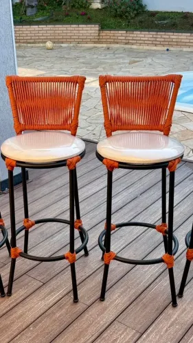 Banquetas modernas com design elegante em alumínio e trico 390 cada
