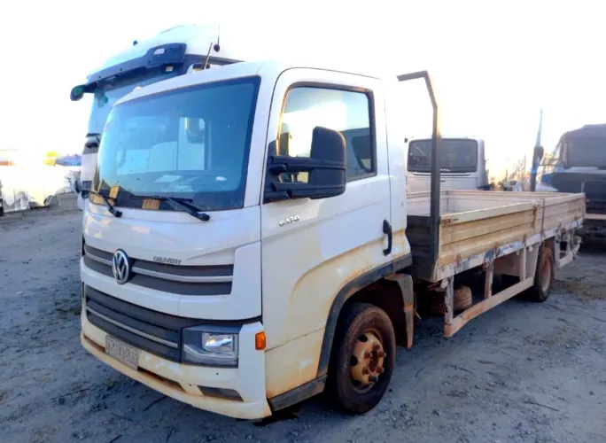 VW 6.170 ano 2025 com carroceria de ferro, em SP