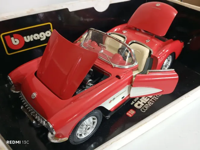 Top Miniatura Chevrolet Corvette (1957) - Burago - escala 1/18