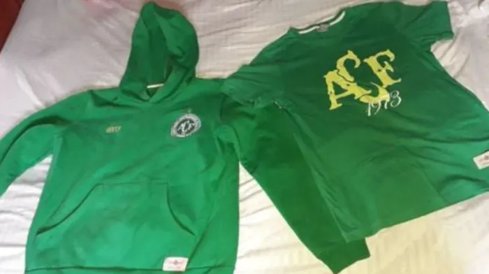Kit Chapecoense camisa e blusa de moletom