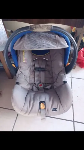 Vendo bebê conforto 