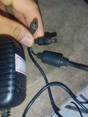 Duas fontes 12 volts /1,5 amperes e 3,5 amperes