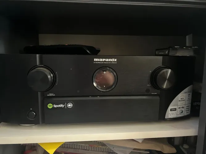 Receptor A/V de home theater Marantz SR6009 7.2 com Wi-Fi e Bluetooth integrados
