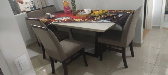 Mesa 8 cadeiras 