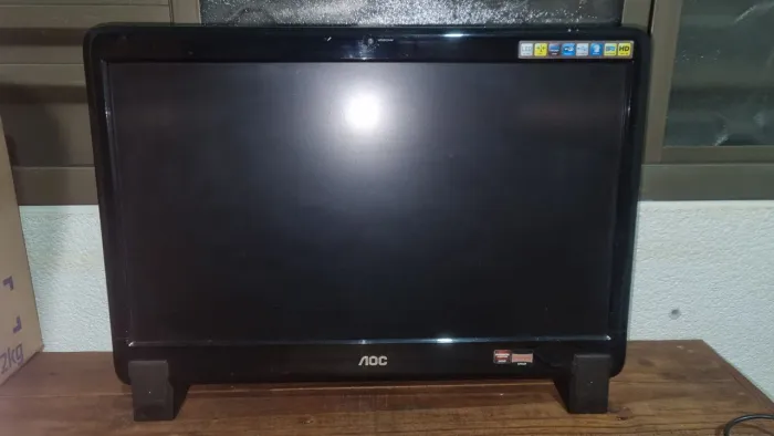 Computador AOC All-in-One com teclado