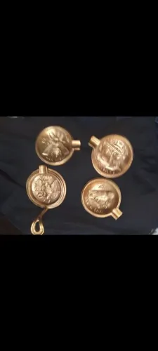 Cinzeiro turco de bronze, é bronze não é pintura