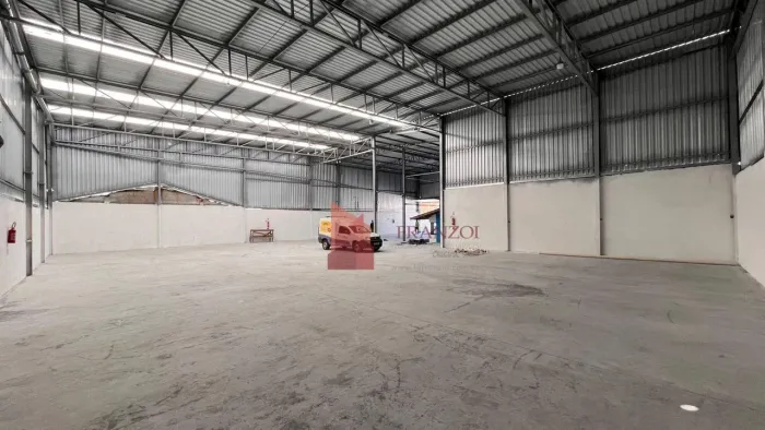 LOCAÇÃO: Galpão COMERCIAL com DOCA e rampa de acesso para EMPILHADEIRA em ITAJAI.
