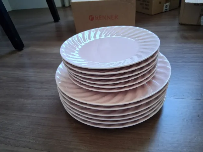 Conjunto pratos rasos e de sobremesa rosa