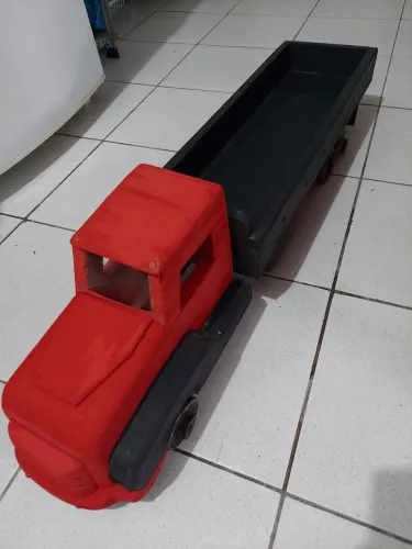 Caminhão gigante em madeira rodas de Rolimã<br>Medidas 1,04m X 22cm<br>Cor Laranja e preto