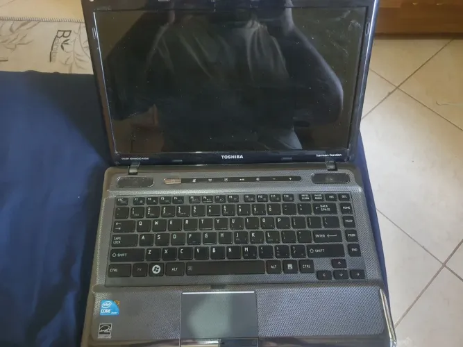 Notebook com defeito, pra remoção de peças 