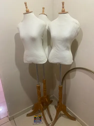 Vende-se 3 manequim em ótimo estado