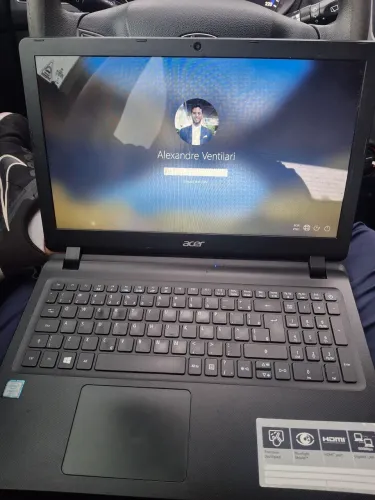 Notebook Acer ES1-572, Intel Core I3 6006U 2.0GHz, 4GB RAM, 932GB de HD, 15" (polegadas)