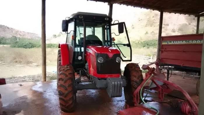 Trator Massey Ferguson 4275 // Ano 2013