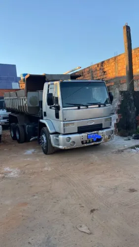 Caminhão Caçanba 2422e