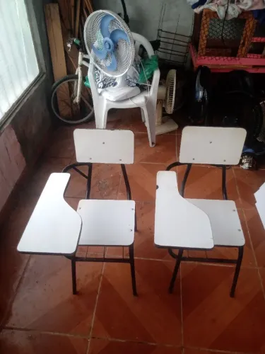 cadeiras escolar a venda. $70 reais as Duas 