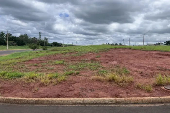 TERRENO DE ESQUINA MISTO - IDEAL PARA EMPREENDER