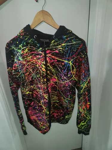 Moletom com zíper e capuz neon pintado a mão