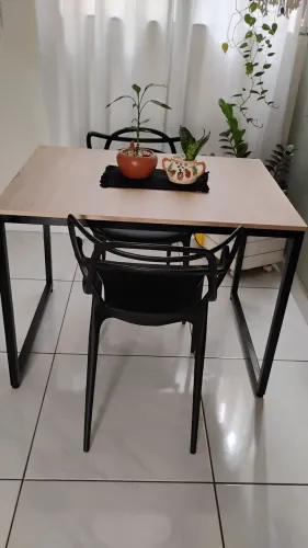 Mesa de jantar estilo industrial
